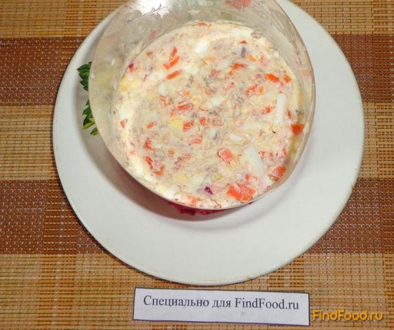 Слоеный салат с рыбой и сухариками рецепт с фото 14-го шага 