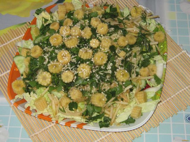 Салат с маринованными початками кукурузы огурцами и яблоком рецепт с фото 12-го шага 