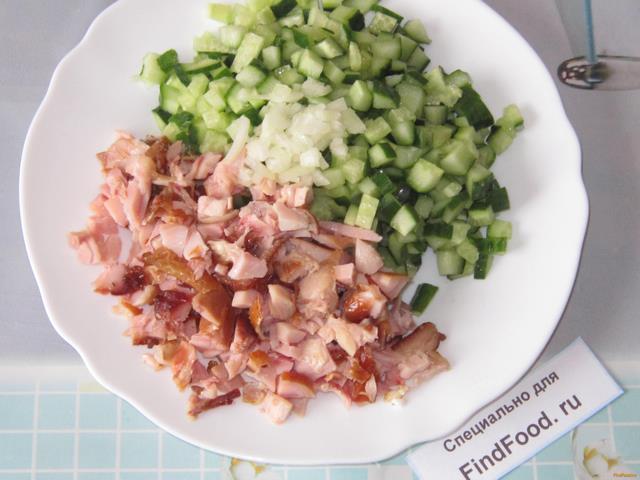 Салат с копченым окорочком рецепт с фото 2-го шага 