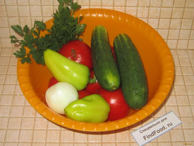 Салат из огурцов и помидоров рецепт с фото 1-го шага 