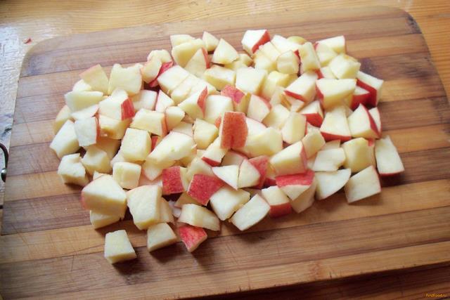 Салат из яблок и перца рецепт с фото 2-го шага 