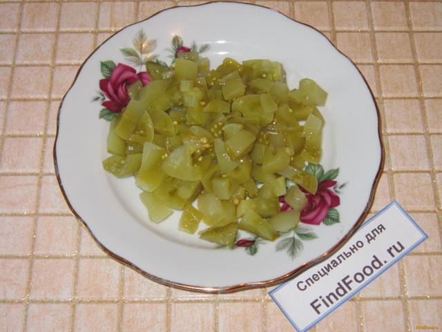 Салат с консервированными зелеными помидорами рецепт с фото 2-го шага 
