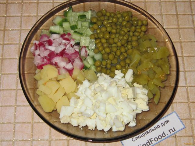Салат с консервированными зелеными помидорами рецепт с фото 8-го шага 