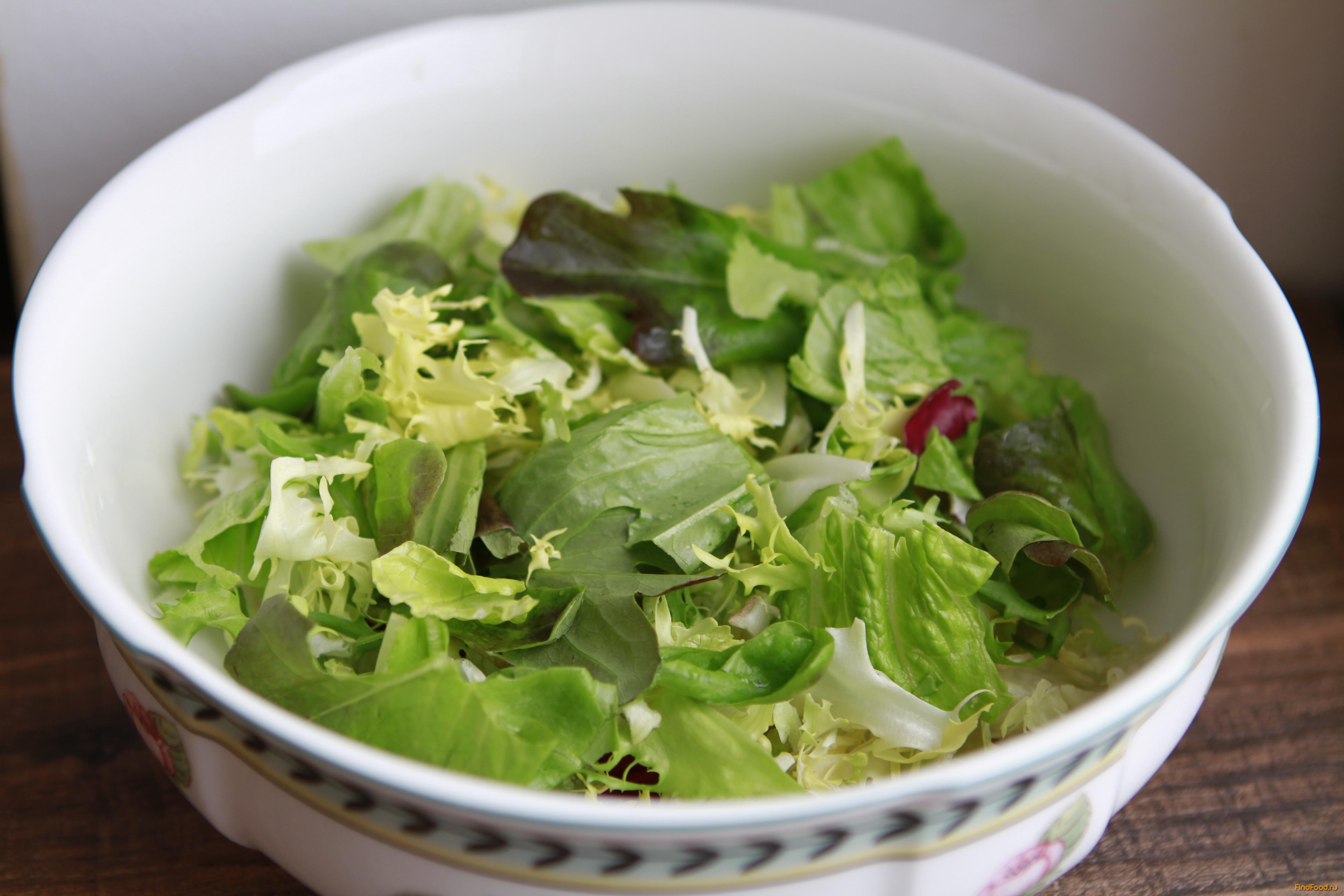 Зеленый салат с помидорами и авокадо рецепт с фото 2-го шага 