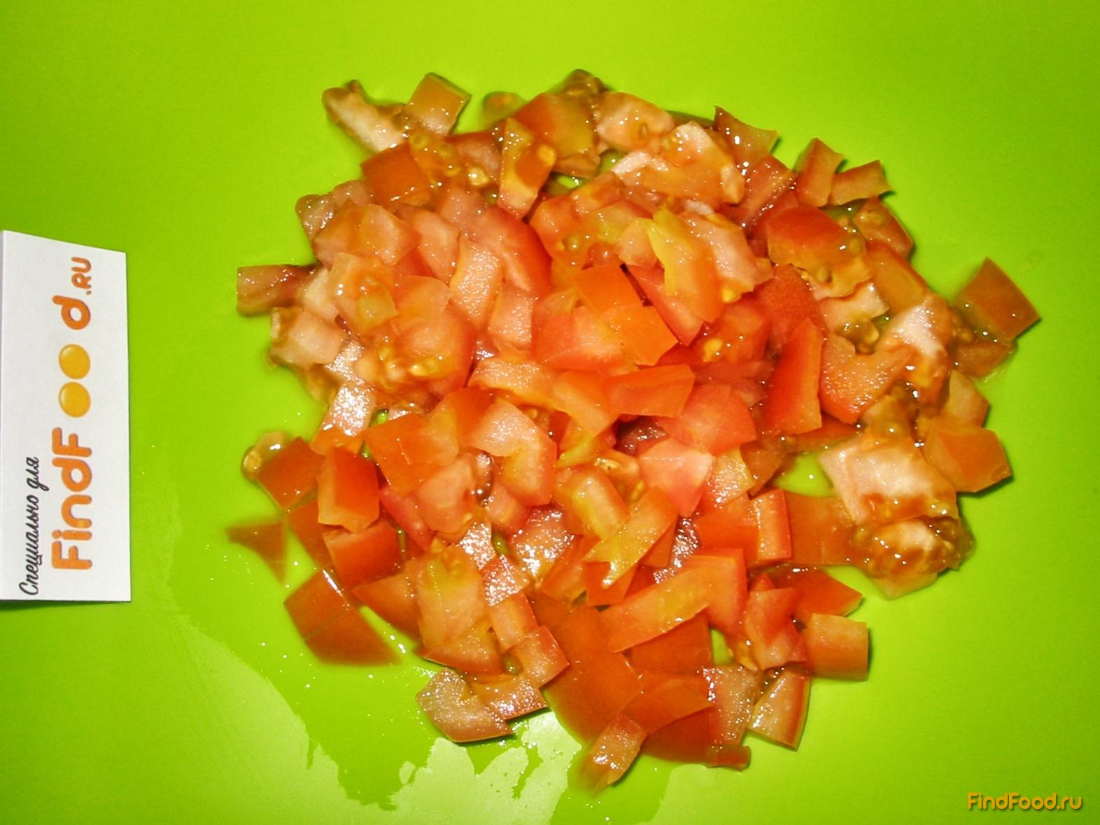 Салат с горбушей и помидорами рецепт с фото 2-го шага 