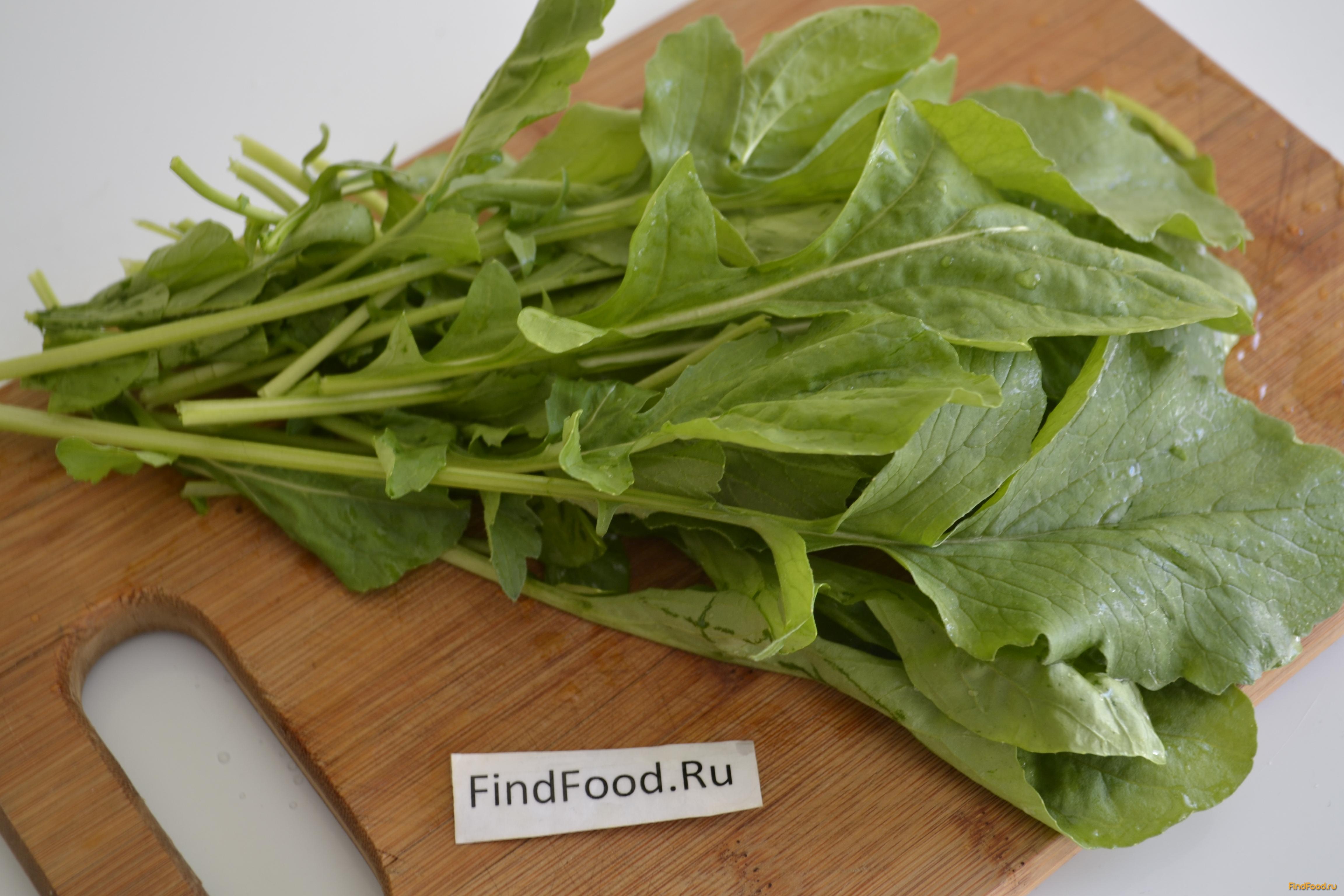 Салат из первой зелени и редиски рецепт с фото 1-го шага 