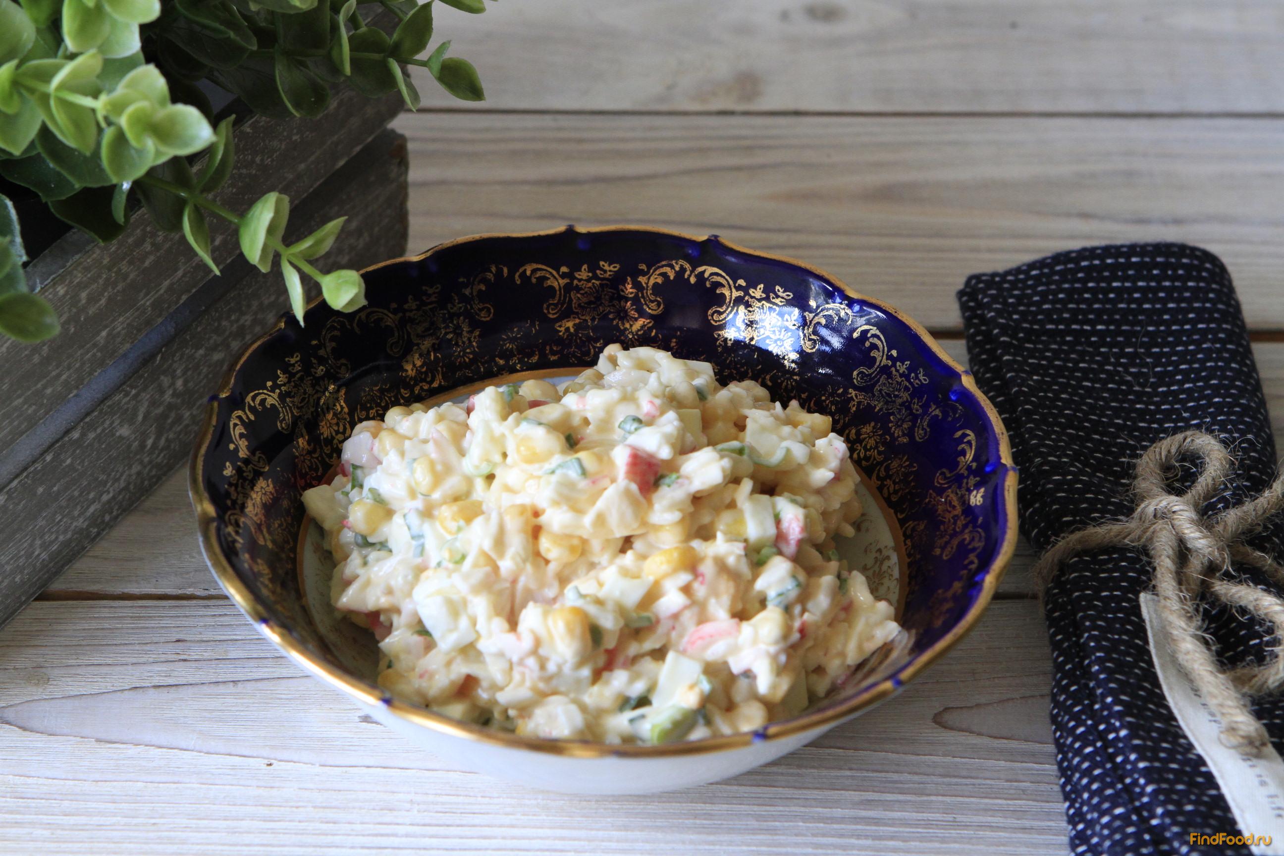Крабовый салат с рисом и зеленым луком рецепт с фото 8-го шага 