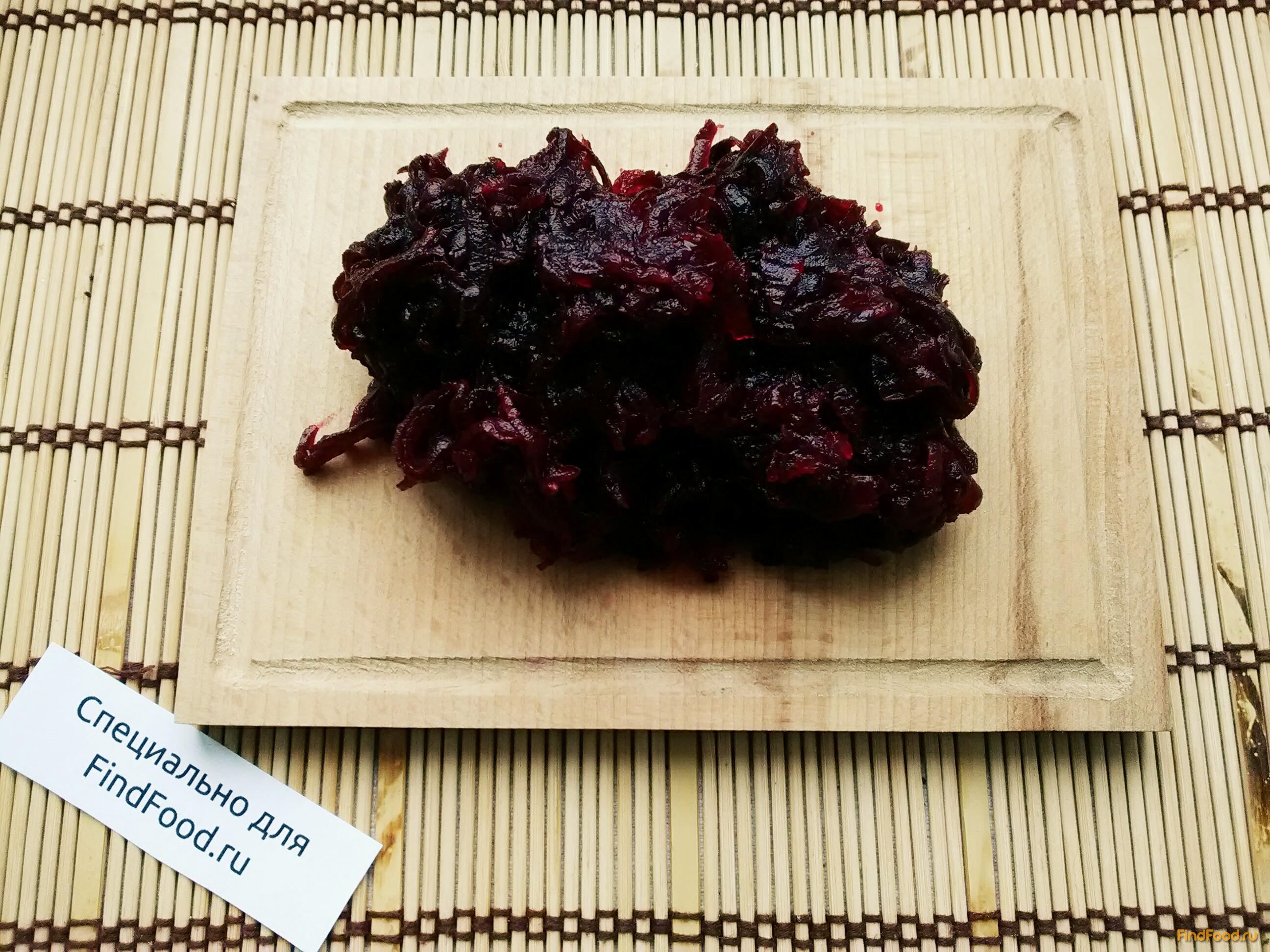 Свекольный салат с чесноком рецепт с фото 2-го шага 
