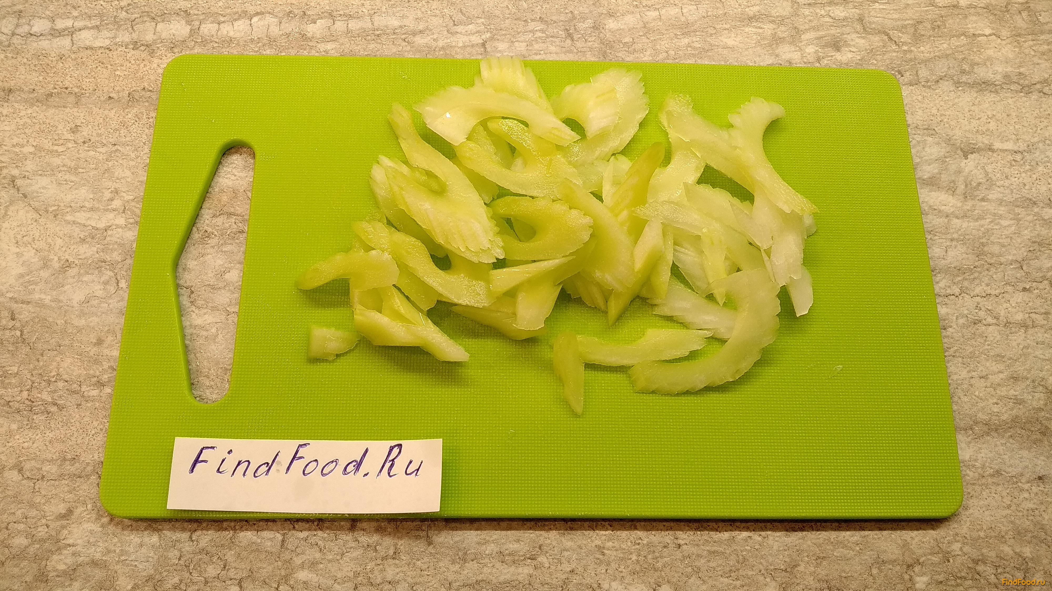 Французский салат с сельдереем рецепт с фото 3-го шага 