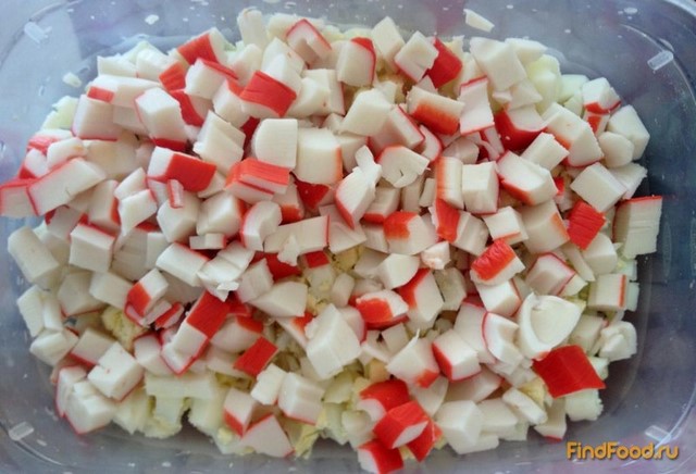 Крабовый салат с яблоком рецепт с фото 2-го шага 