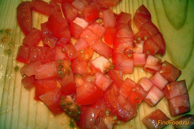Салат с крабовыми палочками и помидором рецепт с фото 4-го шага 