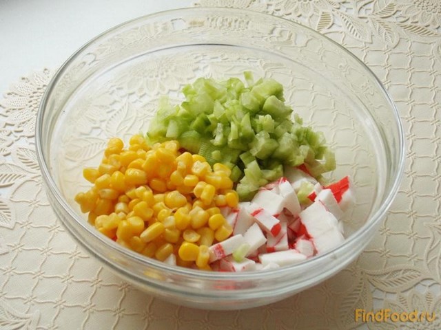 Салат из крабовых палочек  Легкий рецепт с фото 3-го шага 