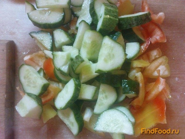 Овощной салат с чесноком рецепт с фото 2-го шага 