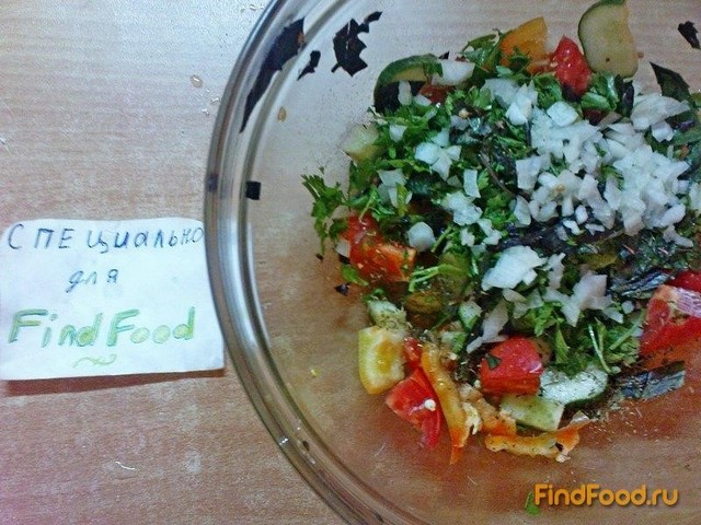Овощной салат с чесноком рецепт с фото 5-го шага 