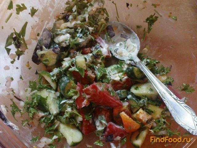 Овощной салат с чесноком рецепт с фото 6-го шага 