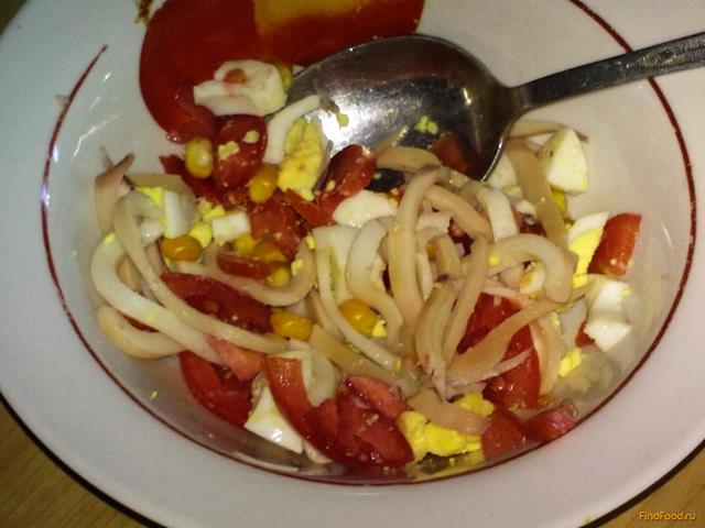 Салат с кальмаром и кукурузой рецепт с фото 5-го шага 