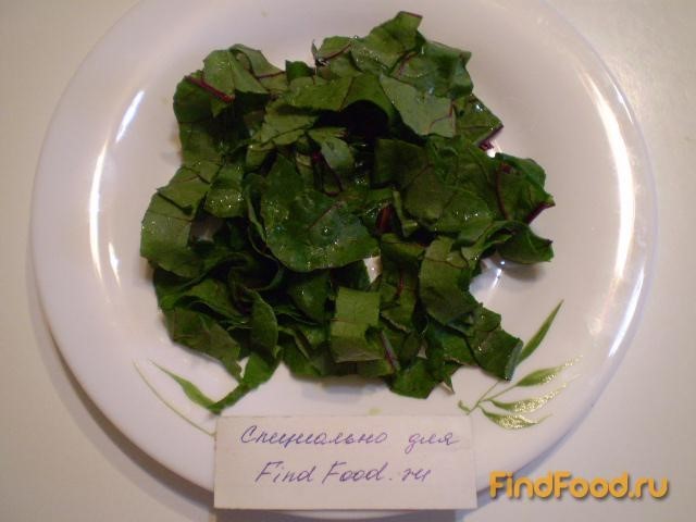 Овощной салат со свекольной ботвой рецепт с фото 2-го шага 