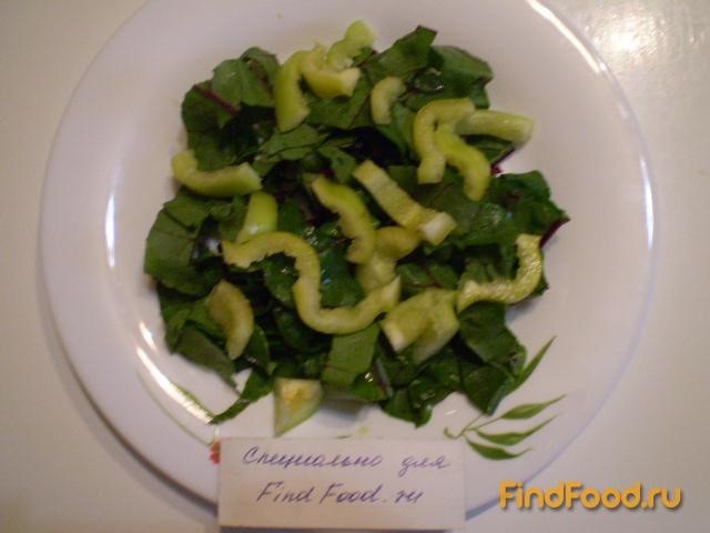 Овощной салат со свекольной ботвой рецепт с фото 3-го шага 