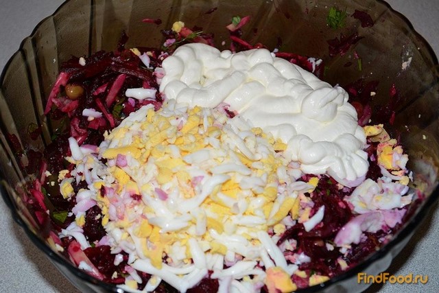 Салат со свеклой и горошком рецепт с фото 6-го шага 