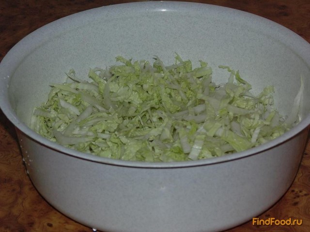 Нежный салат из пекинской капусты рецепт с фото 2-го шага 