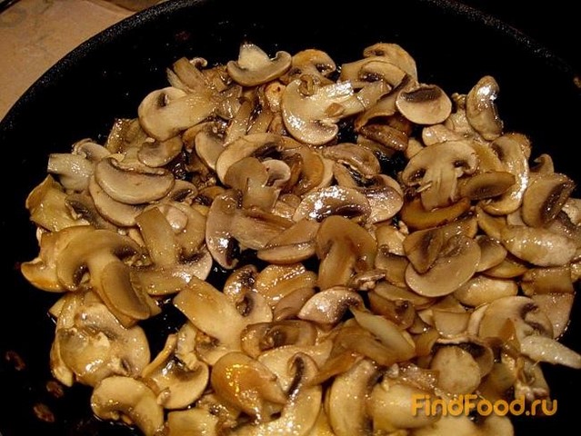 Салат с курицей грибами и черносливом рецепт с фото 1-го шага 