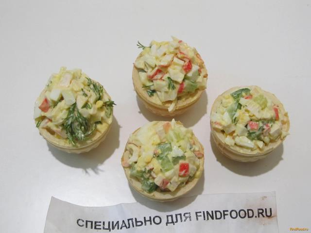 Салат из крабовых палочек в тарталетках рецепт с фото 7-го шага 
