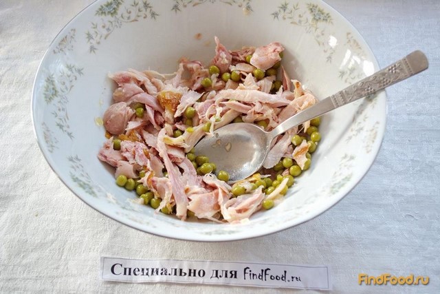 Салат с копченой курицей рецепт с фото 3-го шага 