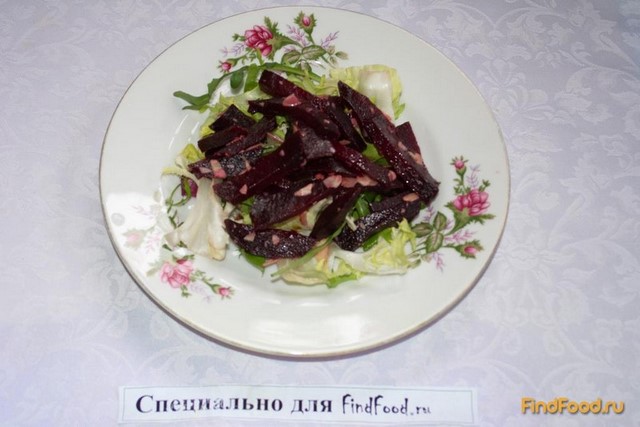Свежий салат со свеклой и яйцом рецепт с фото 4-го шага 