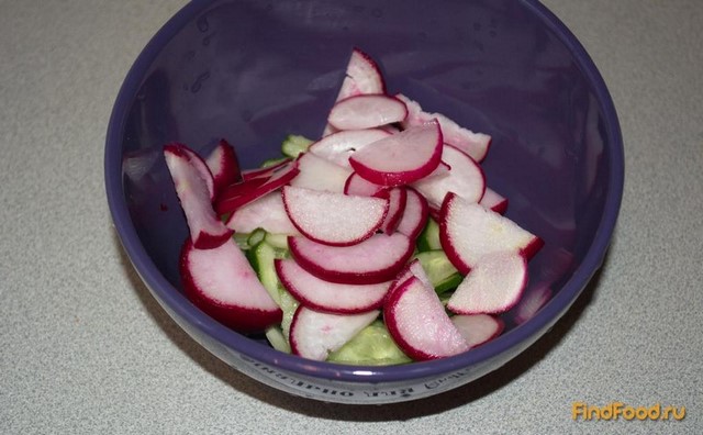 Легкий салат с редисом и курочкой рецепт с фото 2-го шага 