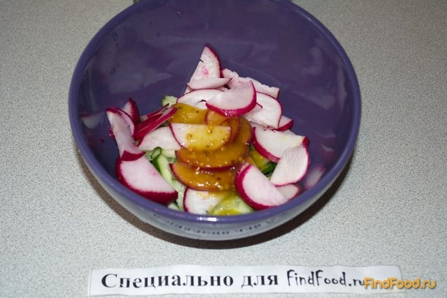 Легкий салат с редисом и курочкой рецепт с фото 4-го шага 