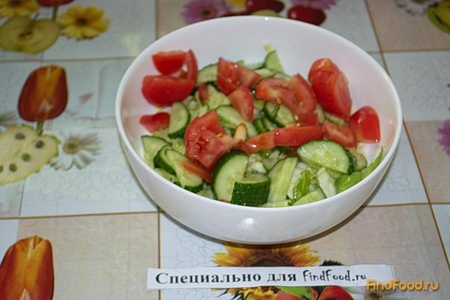 Капустный салат с огурцом и курицей рецепт с фото 3-го шага 