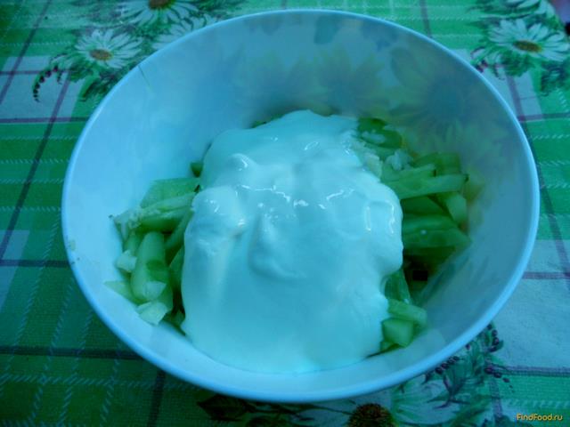 Салат из огурцов с чесноком рецепт с фото 4-го шага 