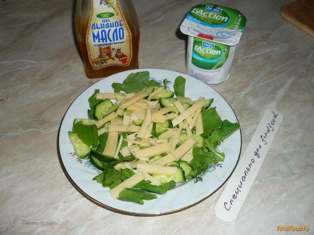 Свежий салат с сыром рецепт с фото 5-го шага 