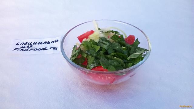 Салат из розовых помидоров и базилика рецепт с фото 4-го шага 