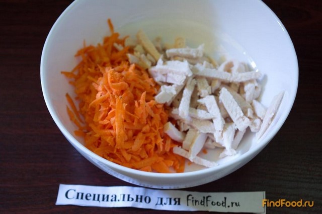 Хрустящий салат с курицей и овощами рецепт с фото 2-го шага 