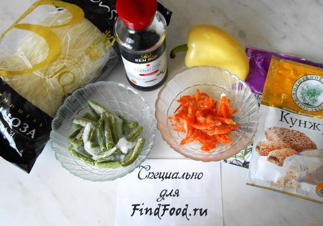 Теплый салат с фунчозой рецепт с фото 1-го шага 