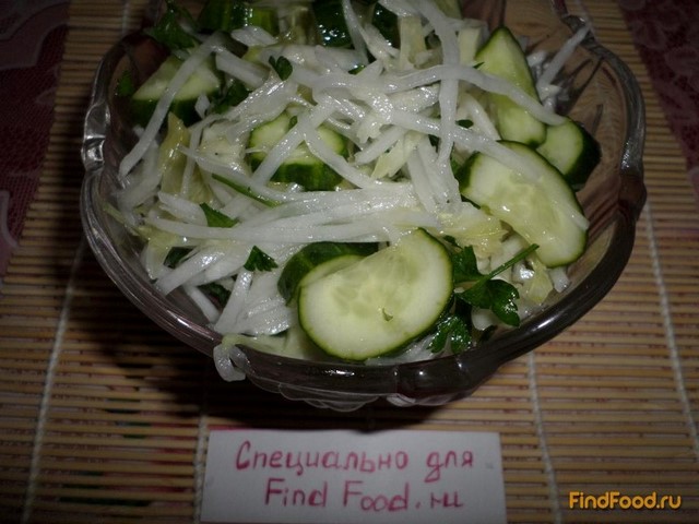 Салат с редькой капустой и огурцом рецепт с фото 5-го шага 