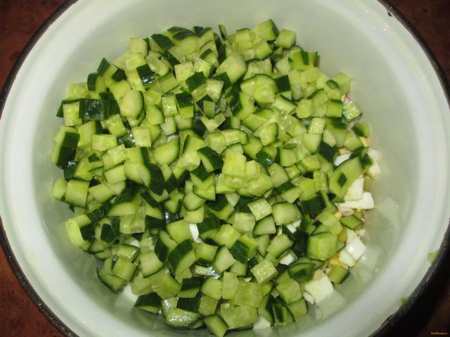 Салат с картофелем огурцом и крабовыми палочками рецепт с фото 4-го шага 