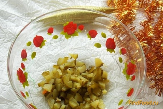 Салат Оливье с креветками  рецепт с фото 2-го шага 