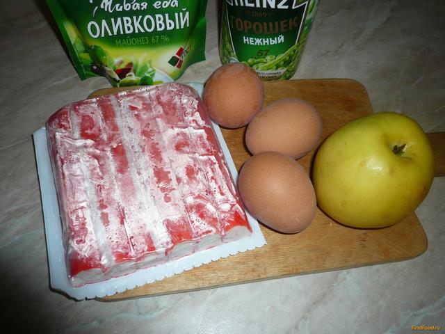 Салат с крабовыми палочками яблоком и горошком рецепт с фото 1-го шага 