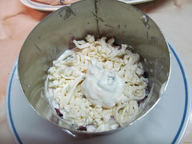 Салат с сельдью и арахисом рецепт с фото 8-го шага 