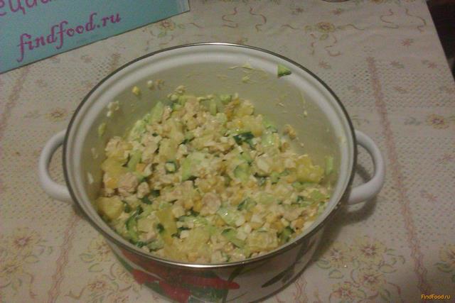 Куриный салат с ананасами и кукурузой рецепт с фото 7-го шага 