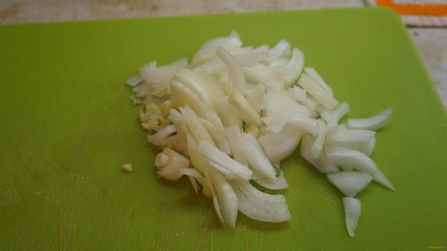 Салат из квашеной капусты и картофеля рецепт с фото 4-го шага 