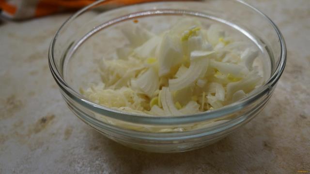 Салат из квашеной капусты и картофеля рецепт с фото 5-го шага 
