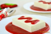 Творожный десерт с клубничным соусом рецепт с фото