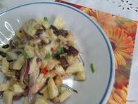 Теплый салат из курицы изюма и яблока рецепт с фото
