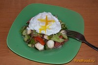 Салат с моцареллой и яйцом - пашот рецепт с фото