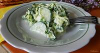 Зелёный салат из листьев одуванчика