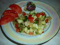 Салат из маринованных и свежих огурцов