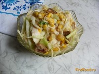 Капустный салат с курицей и сухариками